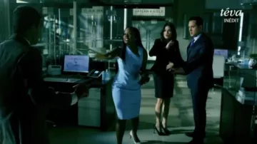 Halo noir Blaze Robe portée par Michaela Pratt (Aja Naomi King) dans la Façon de s'en tirer avec Assassiner (S04E09)