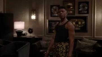 Versace Baroque Impression de Pyjama Bottoms porté par Hakeem Lyon (Bryshere Y. Gris) dans l'Empire (S05E10)