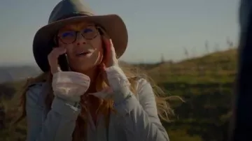 Current Elliott Géorgie Shirt Rayé porté par Connie Britton dans le 9-1-1 (S01E09)