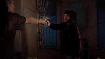 Ashley Stewart Rayé Manches Anorak Zip Hoodie Noir porté par Carlotta Brun (Queen Latifah) Star (S03E01)