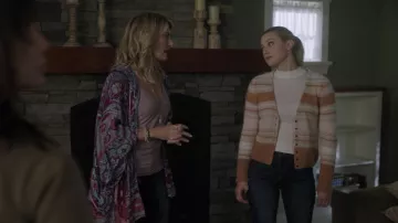 Le gilet rayé Free People de Betty Cooper (Lili Reinhart) dans Riverdale S03E15