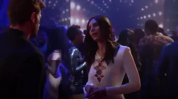 Balmain Dentelle Robe portée par Camila Banus la Star (S03E03)