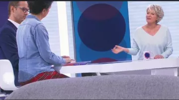 Le pantalon écossais rouge de Anne Marie Revol dans C'est au programme le 20.03.2019