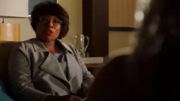 OrganicEileen Fisher Coton Tweed Moto Veste portée par Henrietta 'Poule' Wilson (Aisha Hinds) dans le 9-1-1 (S02E09)