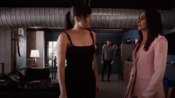 Elizabeth and James Carson Crêpe Blazer porté par Camila Banus la Star (S03E05)