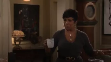 Salvatore Ferragamo Gancio Cinturón de hebilla usado por Rose (Sheryl Lee Ralph) en Fam (S01E10)