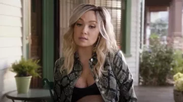 Miaou Lex imprimé Serpent Recadrée Veste portée par Jude Demorest la Star (S03E05)
