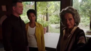 La théorie Oaklane Trench porté par Athena Subvention (Angela Bassett) dans le 9-1-1 (S02E11)