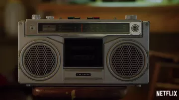 The radio-cassette Sanyo M9901 Ghettoblaster in Stranger Things Season 3