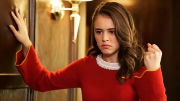 The sweater worn by Josie Saltzman (Kaylee Bryant) in Legacies S01E04