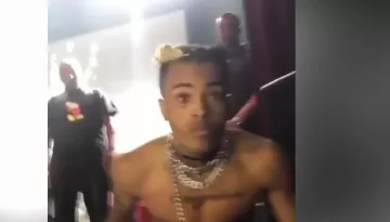 The chain worn by XXXTentacion in the video XxxTentacion FUNNY MOMENTS - Best Compilation