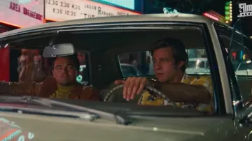 The Hawaiian shirt yellow Cliff Booth (Brad Pitt) in Once Upon a Time in Hollywood