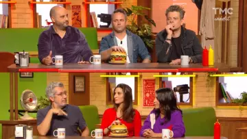 The sweater violet LEila BEKHTI in Burger Quiz
