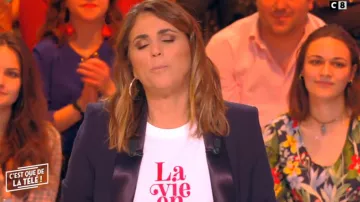 The tee shirt is printed The life in pink by Valerie Bénaïm in It is that of the tv !the 20.03.2019