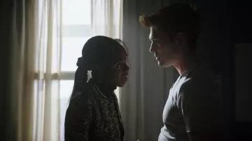 Le blouson bomber imprimé Maje de Josie McCoy (Ashleigh Murray) dans Riverdale (S03E16)