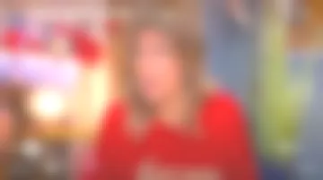 Le pull AMOUR rouge Kujten de Agathe Lecaron dans La maison des maternelles le 21.03.2019