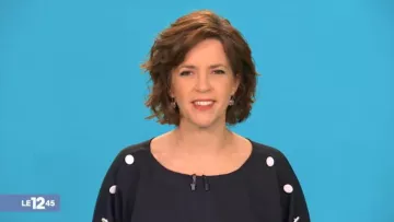 Coat black buttons white Spirit of Nathalie Renoux in The 12:45 to M6 of the 17/03/2019