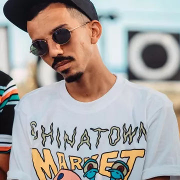 Le t-shirt Urban Outfitters Chinatown Market X SpongeBob SquarePants de Bigflo sur son compte Instagram @bigflo_real