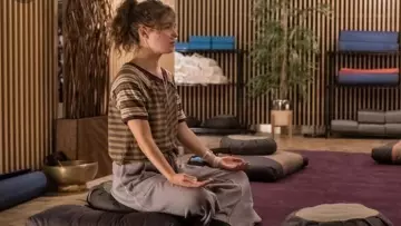 Grey Pants worn by Stella (Haley Lu Richardson) as seen in Five Feet Apart