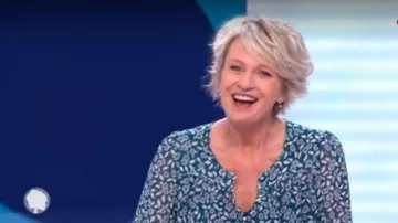 La blouse imprimée de Sophie Davant dans C'est au programme