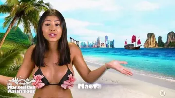 Le Bikini noir à fleur de Maeva dans Les marseillais : Asian tour