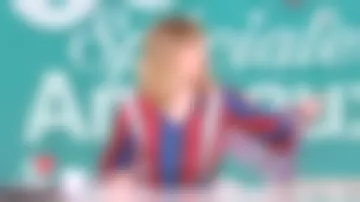 La chemise à rayures et franges de Daphné Bürki dans Je t'aime etc... du 21/03/2019