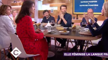 La robe rouge imprimée Leon & Harper de Marion Ruggieri dans C à vous le 22.03.2019