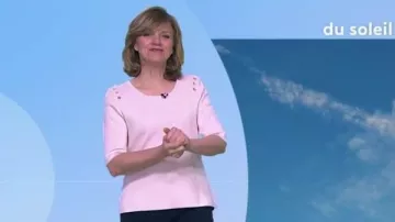 The sweater powder eyelets apricot House 1.2.3 of Valérie Maurice in Weather 2 the 21.03.2019