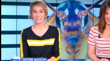 The black sweater striped House 1.2.3 Caroline Delage in William at noon the 22.03.2019