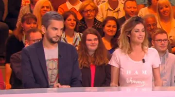 The tee shirt Zizou president of Thibaud Vézirian in It is that of the tv !