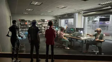 Virtual Reality Headset used by Curator / Ogden Morrow (Simon Pegg) in Ready Player One