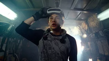 Un Casque de Réalité virtuelle utilisée par Parsifal / Wade (Tye Sheridan) dans Ready Player One