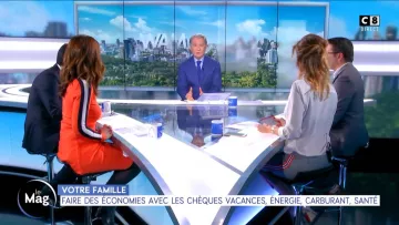 The gray pants of Caroline Ithurbide in William noon of the 14/03/2019