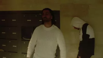 Le pull en laine blanc de Ademo dans A l'Ammoniaque de PNL