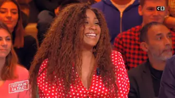 The red Dress with polka dots and hem ruffled of Ludivine Rétory in It is that of the tv ! the 18/03/2019