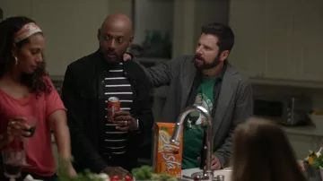 The green t-shirt Boston Celtics worn by Gary Mendez (James Roday) in A million little things S01E04