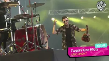 Floral Kimono porté par Tyler Joseph pour Nous Ne Croyons pas que Ce soit À la TÉLÉVISION (Lollapalooza Argentine 2016), de la Vingt-et-Un Pilotes