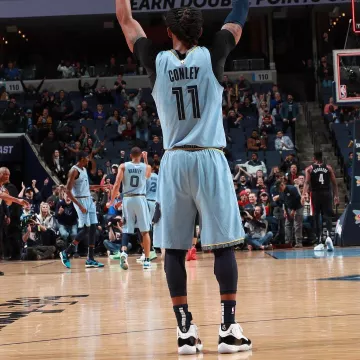 Sneakers Air Jordan 11 Retro "concord 2018 Release" worn by Mike Conley on the Instagram account @memgrizz