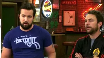 Camiseta de Detroit Smoking Gun usada por Mac (Rob McElhenney) en It's Always Sunny in Philadelphia S07E07