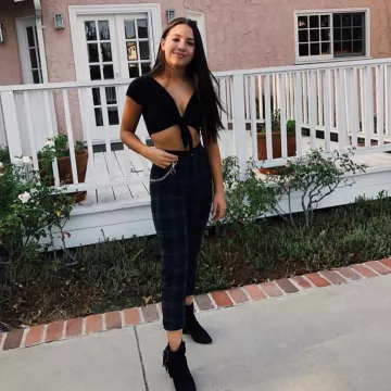 El crop top de Kenzie Ziegler en su cuenta de Instagram @kenzie