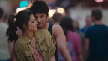 La chaqueta beige usada por Saira / Saiba (Kriti Sanon) en Raabta