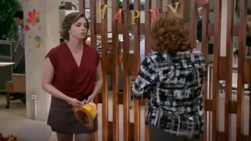 La théorie Kerash Palmetto Jupe portée par Rebecca Tas (Rachel Bloom) dans Crazy Ex-Girlfriend (S01E06)