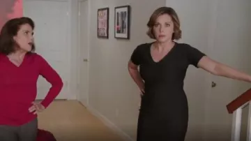 MaxMara Fiacre Croc Jacquard Robe Fourreau porté par Rebecca Tas (Rachel Bloom) dans Crazy Ex-Girlfriend (S01E08)