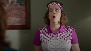 Puma Diamond Graphique Polo porté par Rebecca Tas (Rachel Bloom) dans Crazy Ex-Girlfriend (S02E02)
