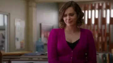 Ralph Lauren Lauren Kasua Pointelle Cardigan à John Lewis & Partners porté par Rebecca Tas (Rachel Bloom) dans Crazy Ex-Girlfriend (S02E02)