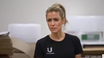 Rare James UJ Crew Tee porté par elle-Même (2018) (Kristin Cavallari) en Très Cavallari (S02E03)