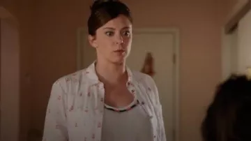 Maeve à l'Anthropologie Miette Buttondown porté par Rebecca Tas (Rachel Bloom) dans Crazy Ex-Girlfriend (S02E05)