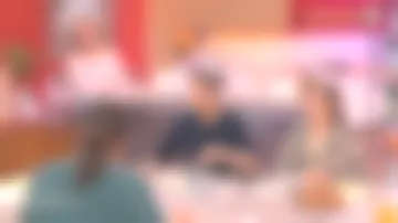 La chemise imprimée de Marie Perarnau dans La maison des maternelles du 25/03/2019