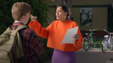 Tibi Côtelée en Laine Mérinos, la Jupe Asymétrique portés par arc-en-ciel Johnson (Tracee Ellis Ross) black-ish (S05E15)
