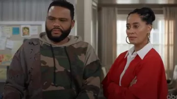 Sara Battaglia Détails Contrastants Cap Shirt porté par arc-en-ciel Johnson (Tracee Ellis Ross) black-ish (S05E15)